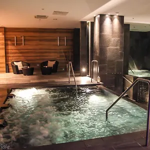 Hotel 4